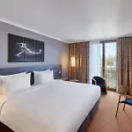 The Curve Bayarena 4*