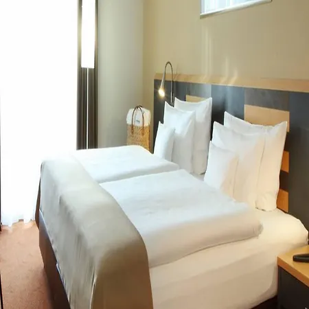 The Curve Bayarena 4*