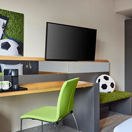 The Curve Bayarena 4* レバークーゼン