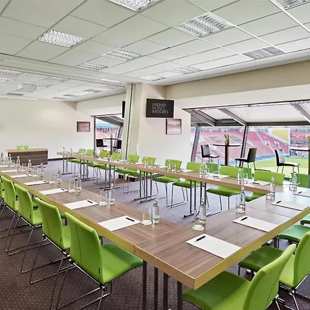 The Curve Bayarena 4*