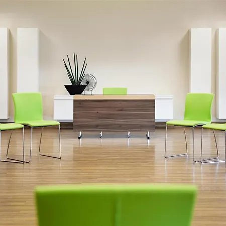 The Curve Bayarena 4*