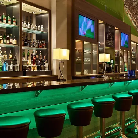 The Curve Bayarena ホテル レバークーゼン