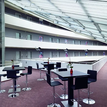 The Curve Bayarena ホテル レバークーゼン