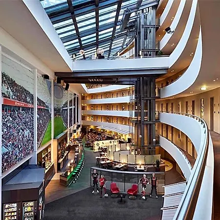The Curve Bayarena 4*