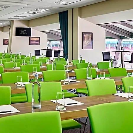 The Curve Bayarena 4* Λεβερκούζεν