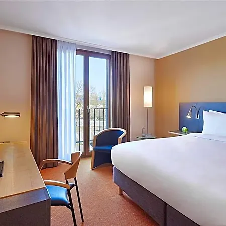 The Curve Bayarena 4*