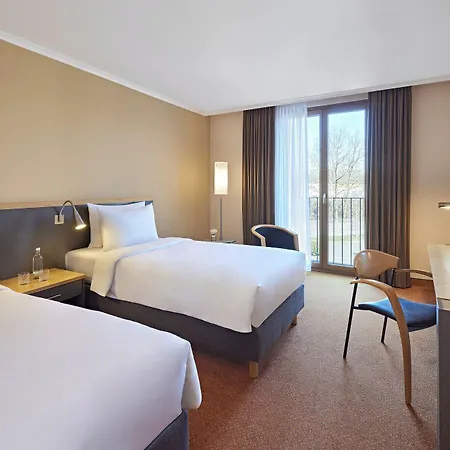 The Curve Bayarena 4* לברקוסן