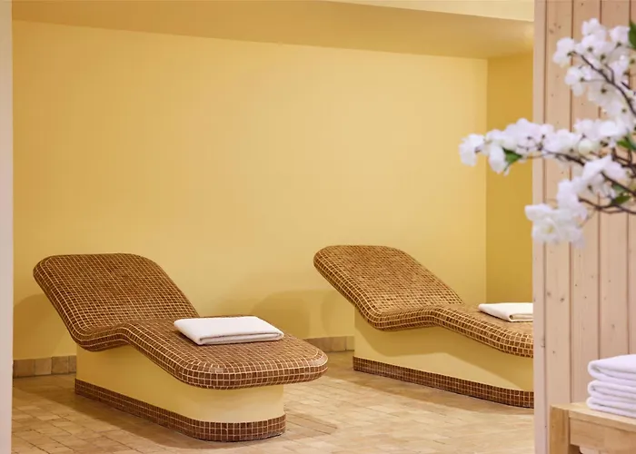 The Curve Bayarena 4*